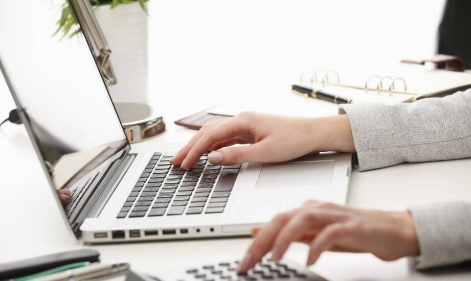 Księgowość internetowa – korzyści i możliwości cyfrowej obsługi firm