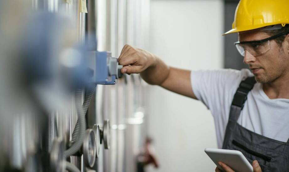 Bezpieczeństwo pracy w firmie – najważniejsze zasady i obowiązki pracodawcy