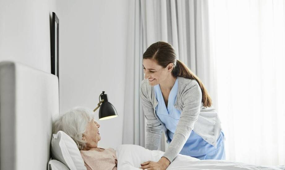 Dom opieki dla seniora – najważniejsze informacje i kluczowe aspekty