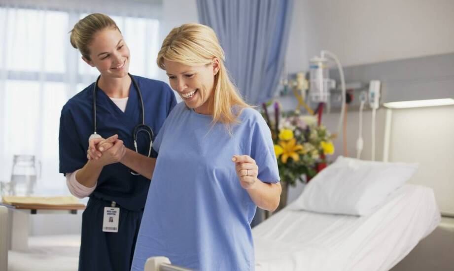 Opieka nad seniorami – jak działają domy opieki i co oferują pensjonariuszom