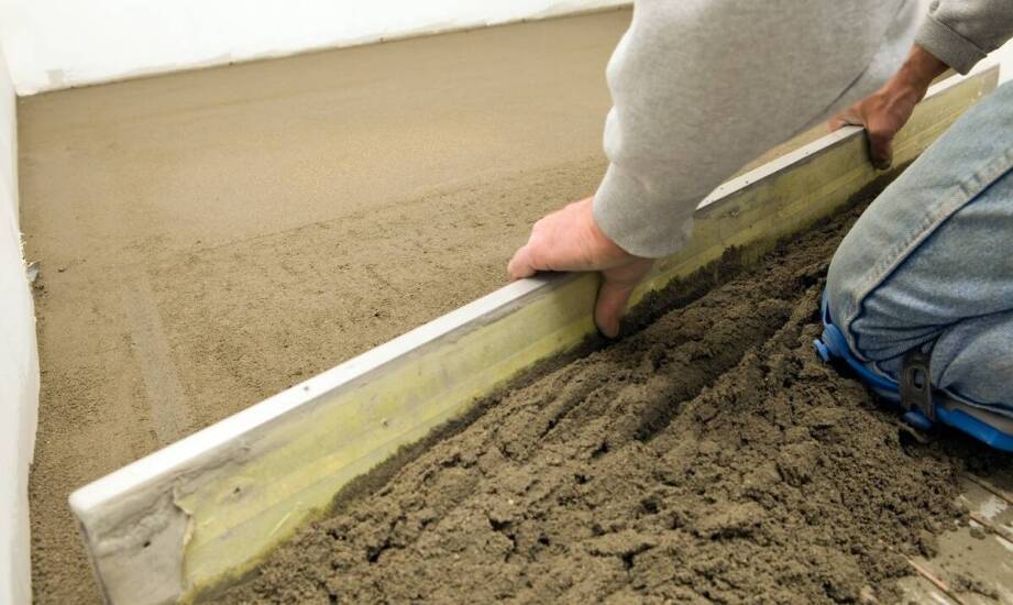 Jak przygotować podłoże pod posadzkę? Kluczowe zasady i praktyczne porady