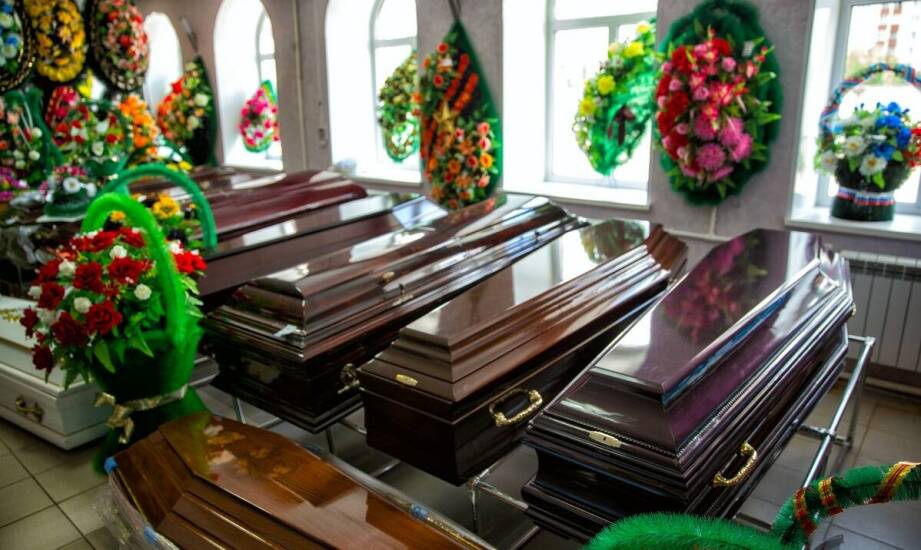 Stypy i usługi pogrzebowe – tradycje, formalności oraz przebieg uroczystości