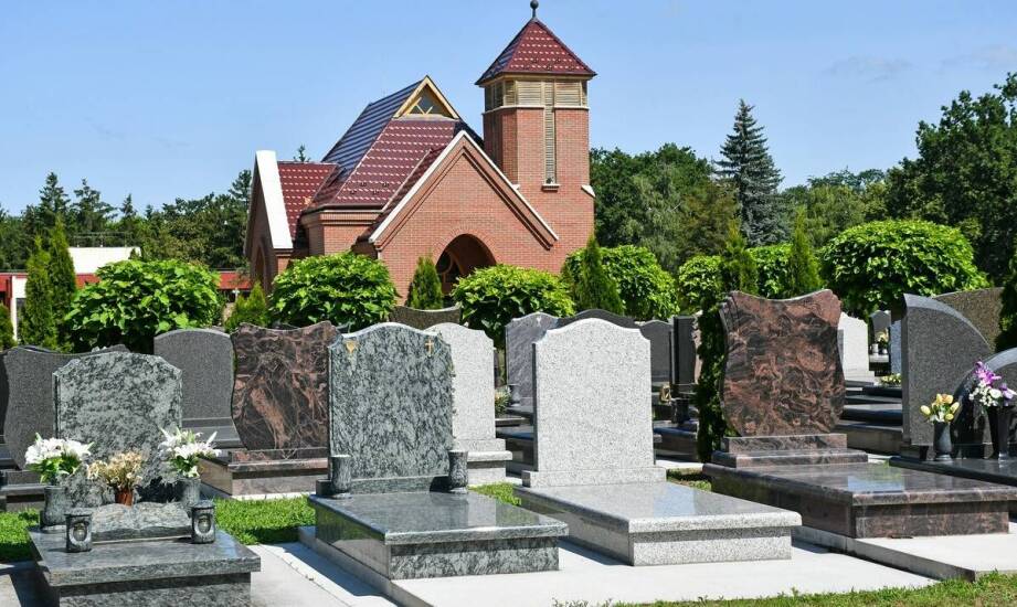 Jak wygląda kremacja – etapy procesu, formalności oraz najważniejsze fakty