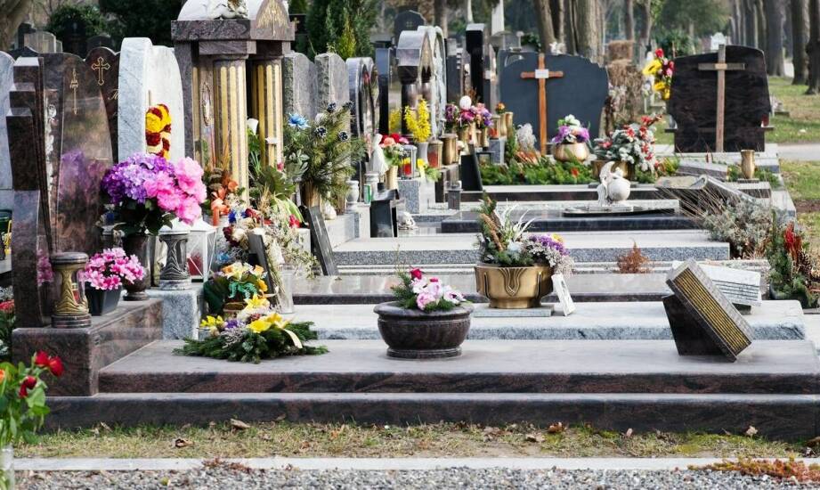 Jak wybrać usługi pogrzebowe i na co zwrócić uwagę przy wyborze firmy