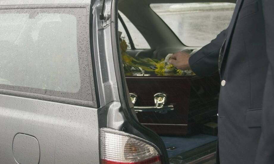 Jak przebiega transport zwłok z Wielkiej Brytanii do Polski? Najważniejsze informacje