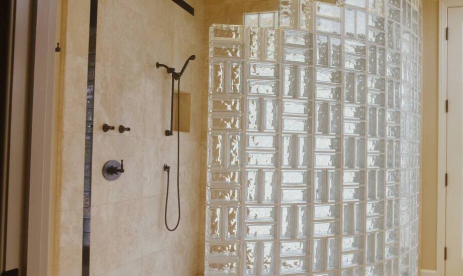 Kabiny prysznicowe na wymiar – najważniejsze aspekty i praktyczne porady