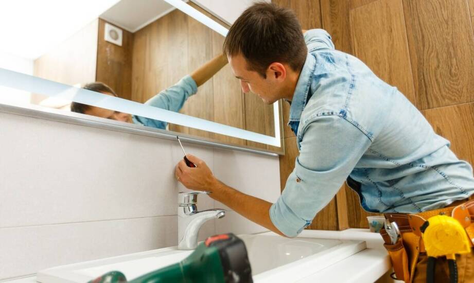 Montaż luster w domu – praktyczne wskazówki i inspiracje aranżacyjne