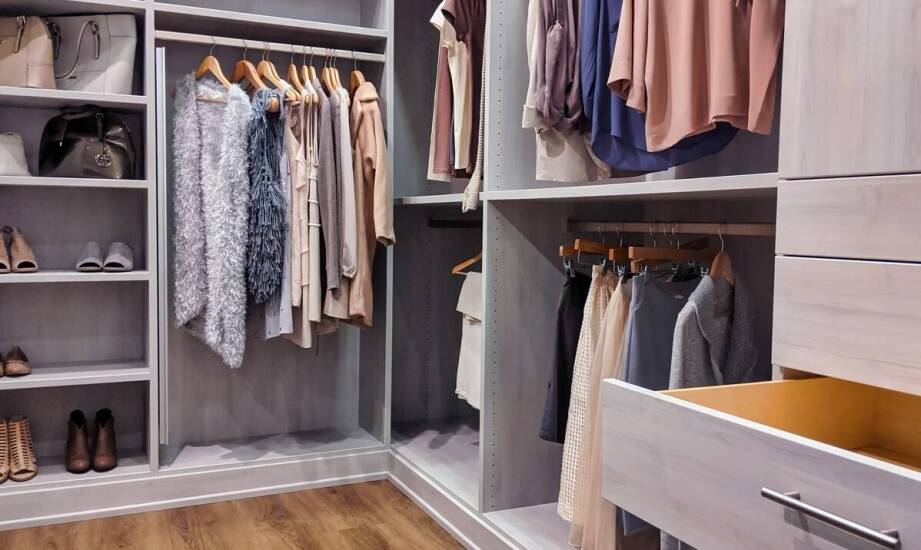Pomysły na wykorzystanie garderoby na wymiar w stylowych wnętrzach