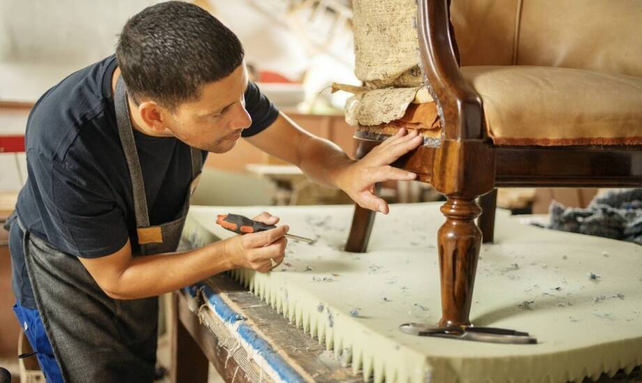 Kreatywne pomysły na personalizowane meble dopasowane do domowych wnętrz