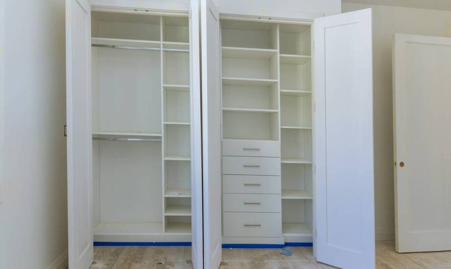 Szafy na wymiar – inspiracje, funkcje i pomysły na praktyczne przechowywanie