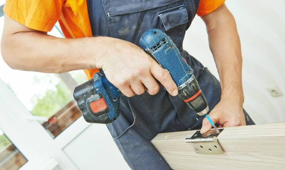 Najciekawsze zastosowania usług stolarskich w aranżacji domowych wnętrz