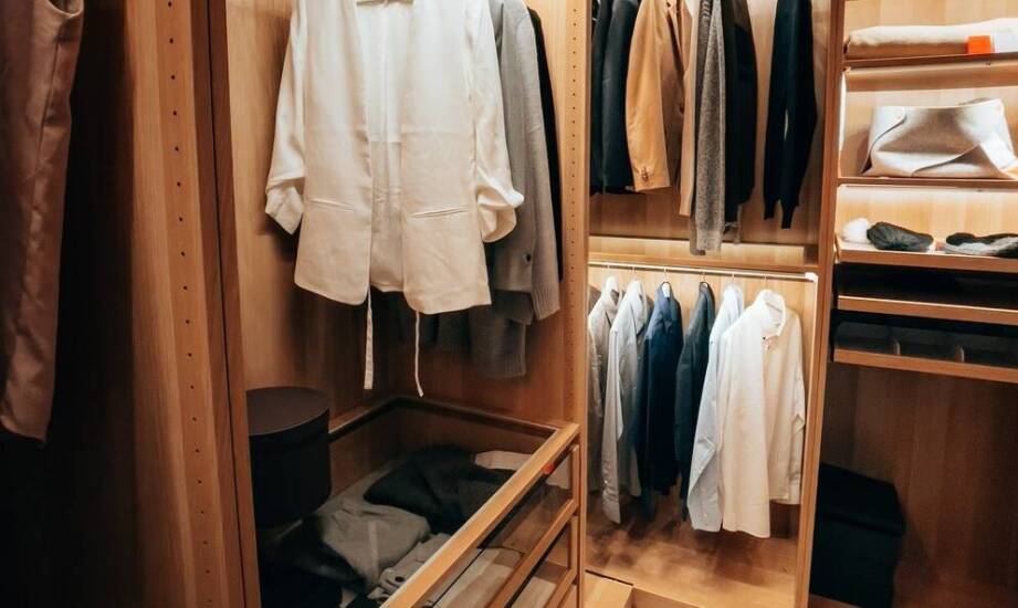 Szafy wnękowe do domu – praktyczne pomysły na przechowywanie i aranżację