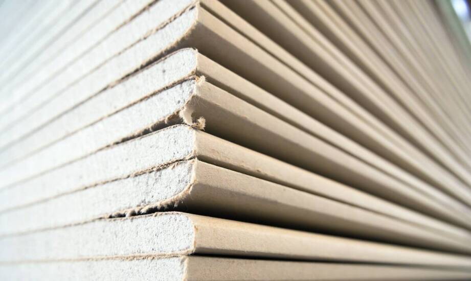 Deski kompozytowe — trwałość i design w aranżacji przestrzeni zewnętrznych