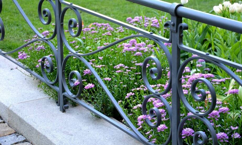 Balustrady zewnętrzne – najważniejsze informacje przed wyborem rozwiązania