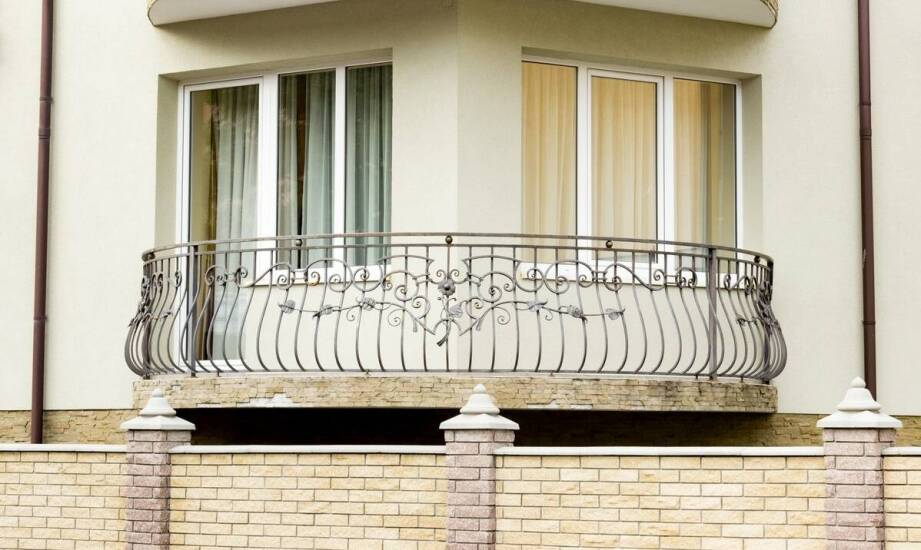 Balustrady zewnętrzne – trwałość, funkcje i estetyka w nowoczesnych projektach