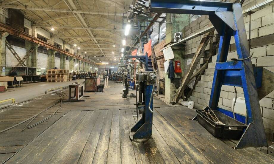 Posadzka przemysłowa – najważniejsze informacje i praktyczne zastosowania