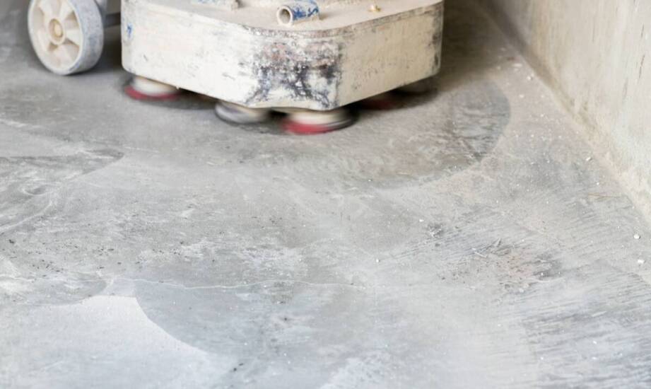 Posadzka betonowa – popularne rozwiązania, rodzaje i aspekty techniczne