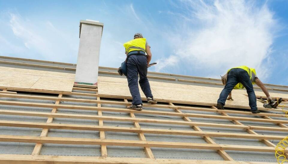 Więźba dachowa – jak powstaje solidna konstrukcja dachu krok po kroku