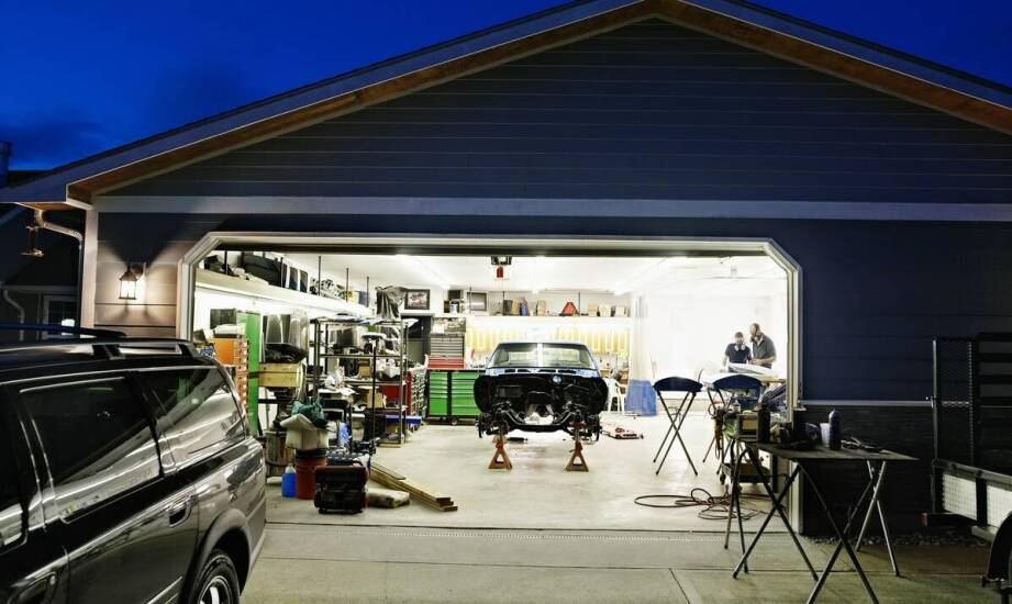 Wiaty carport – popularne rozwiązania, materiały i zalety użytkowania