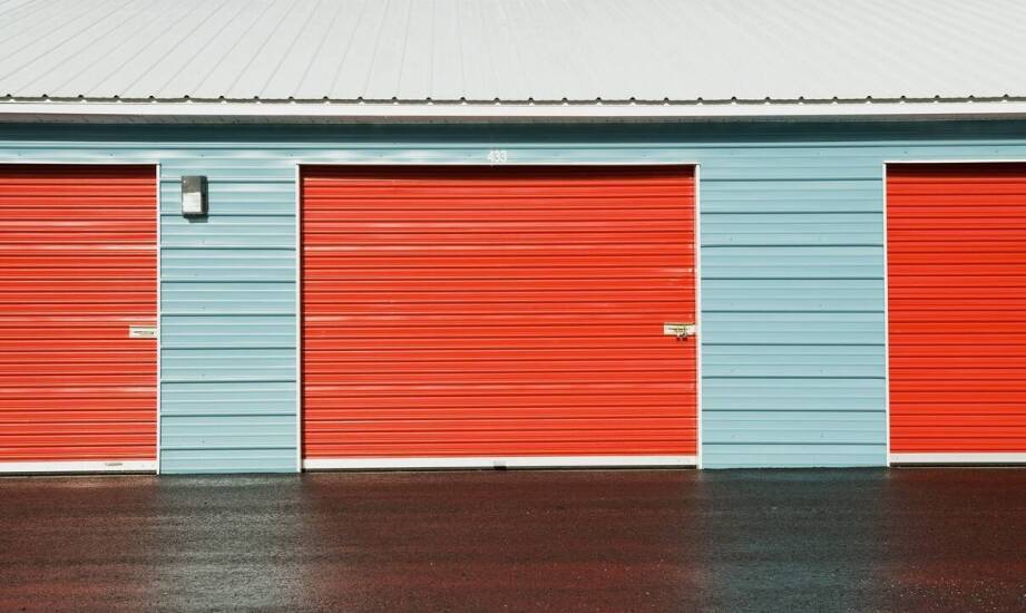 Wiaty samochodowe – funkcje, materiały i sprawdzone pomysły na zabudowę