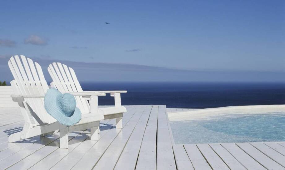 Leżaki z logo – sposób na budowanie rozpoznawalności marki podczas eventów