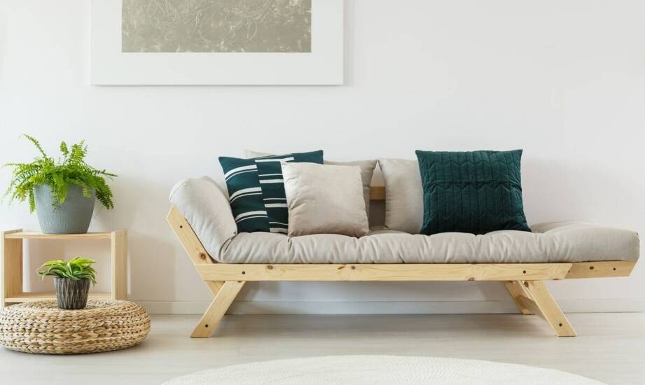 Drewniane leżaki z podłokietnikami – funkcjonalność i wygoda podczas relaksu