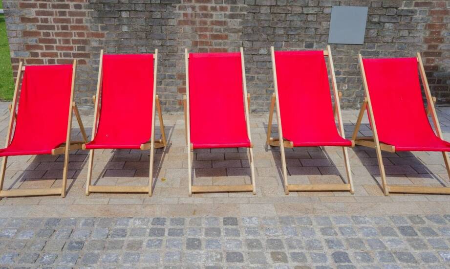 Leżaki z własnym nadrukiem – pomysły na efektowną prezentację marki