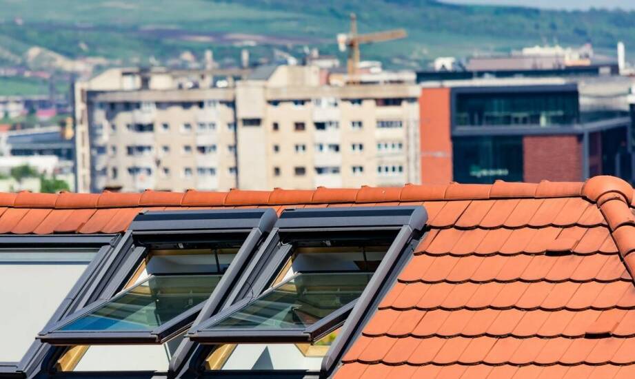 Okna dachowe – jakie wybrać i na co zwrócić uwagę przy zakupie