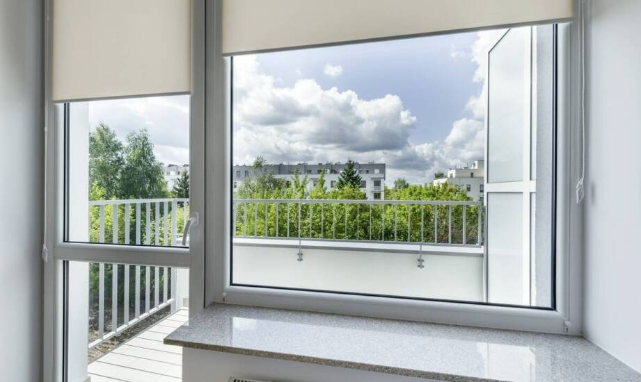 Okna balkonowe – jakie rozwiązania wybrać do nowoczesnego mieszkania?
