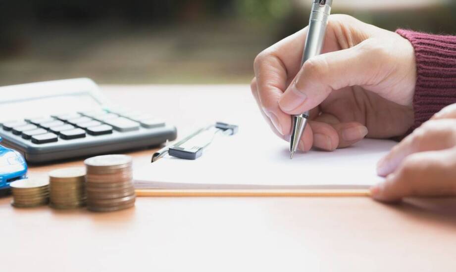 Jak znaleźć korzystną ofertę notarialną i oszczędzić na opłatach?