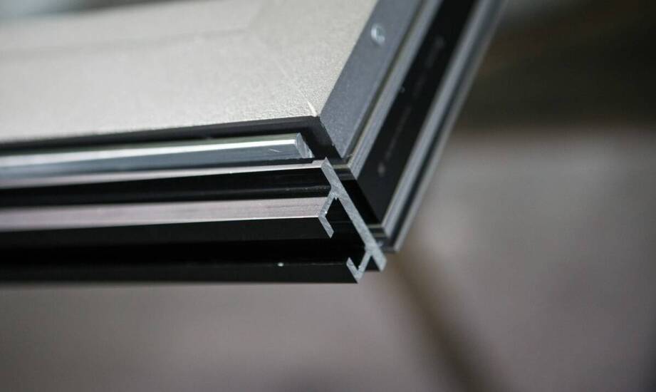 Okna aluminiowe – najważniejsze cechy, zastosowania i inspiracje aranżacyjne