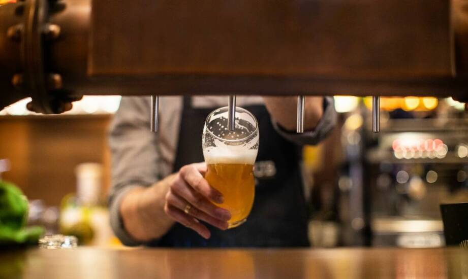 Jak zmieniają się trendy na rynku piwa w hurtowniach i co wpływa na wybór