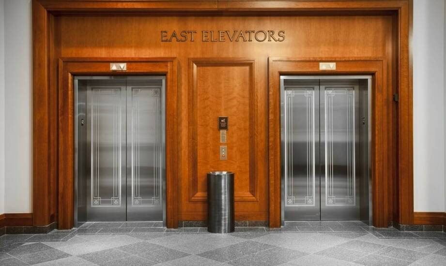 Jak działają windy w blokach i jakie usługi oferują spółdzielnie dźwigowe