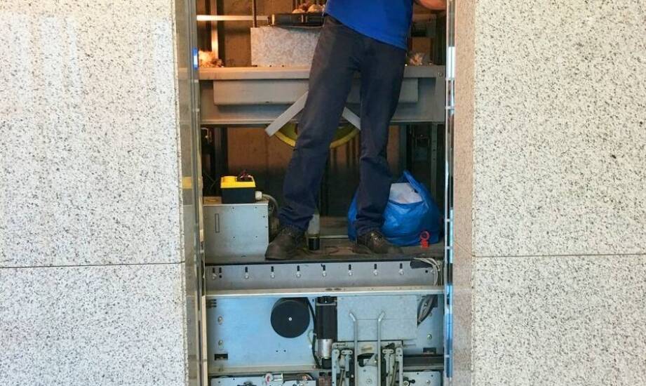 Konserwacja wind – na czym polega dbanie o sprawność i bezpieczeństwo urządzeń