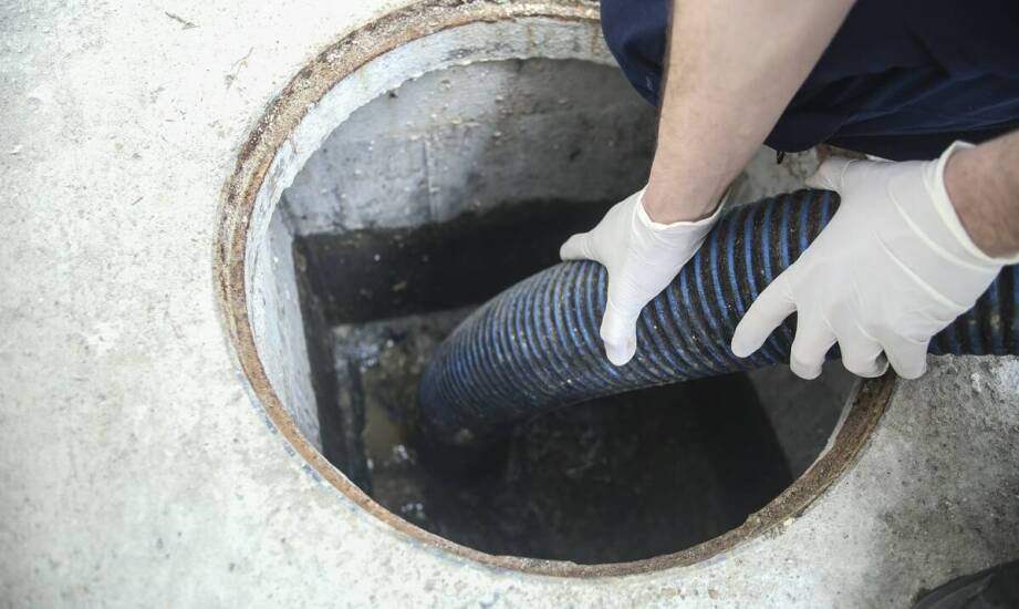 Jak działa udrażnianie rur kanalizacyjnych i kiedy wymagane są interwencje?