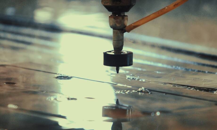 Jak wykryć wyciek wody w instalacji? Sygnały, przyczyny i sposoby działania