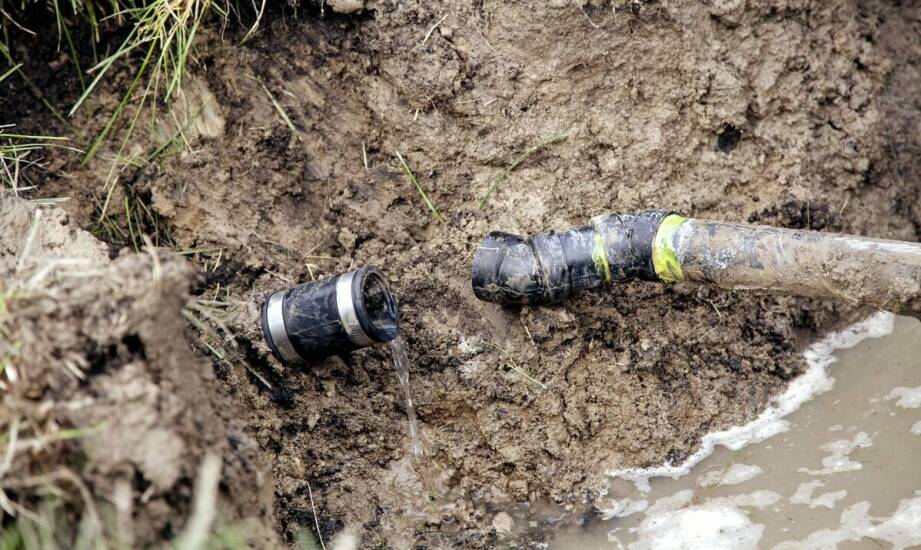 Wyciek wody w instalacji – jak wykryć problem i zapobiec szkodom