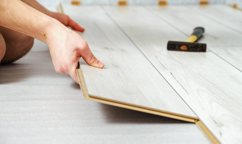 Jak prawidłowo dbać o deski podłogowe?