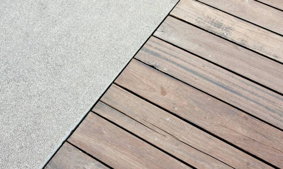 Deski tarasowe – rodzaje, zalety i najważniejsze informacje przed wyborem