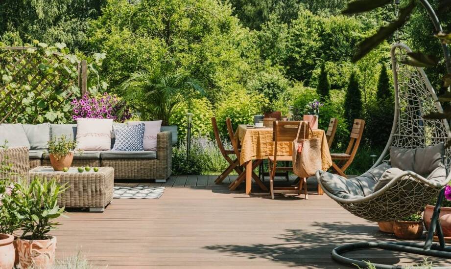 Deski tarasowe – porównanie materiałów i wskazówki dotyczące pielęgnacji