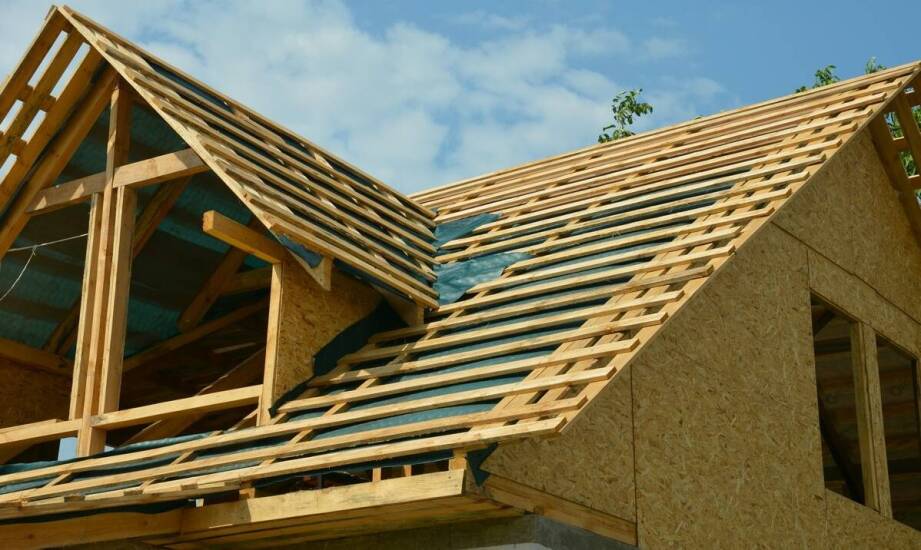 Podbitka dachowa – najważniejsze informacje, materiały i zastosowania
