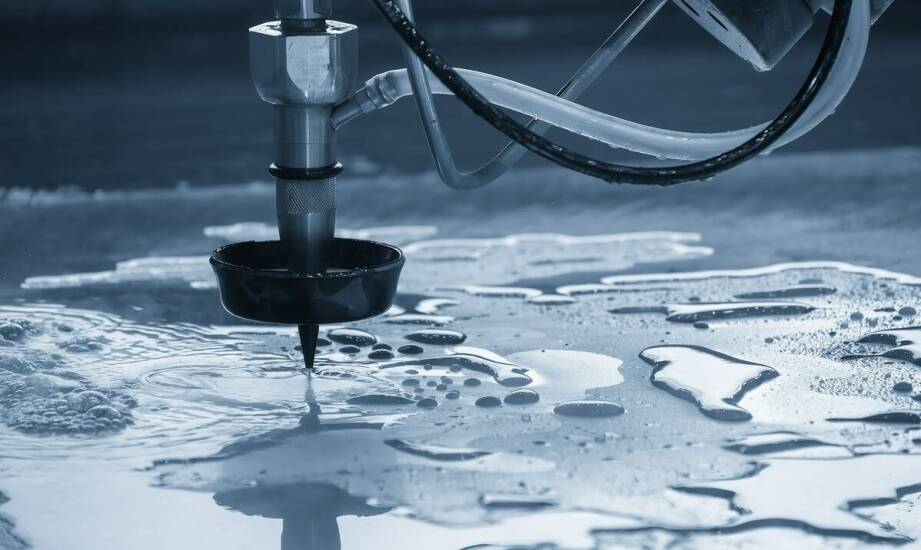 Kiedy warto zastosować osuszanie podposadzkowe i jak przebiega proces?