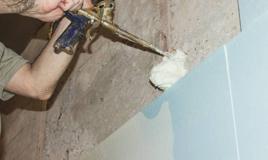 Osuszanie ścian po zalaniu wodą – skuteczne metody i najważniejsze etapy