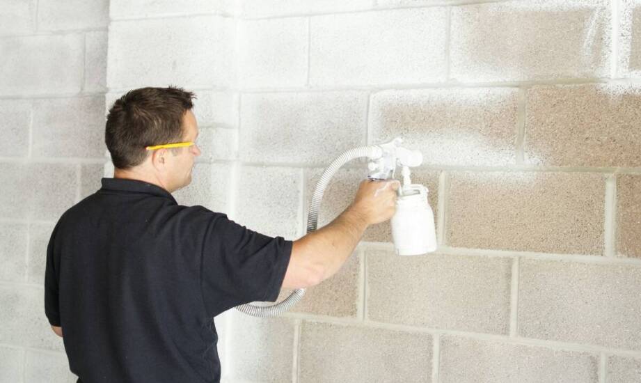 Przyczyny zawilgocenia ścian i skuteczne sposoby ich osuszania po zalaniu