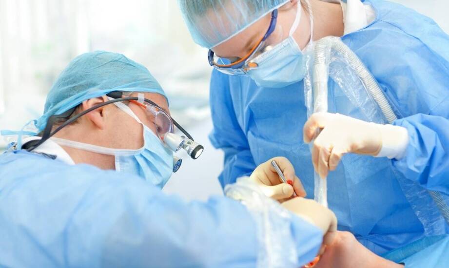 Jak wygląda leczenie zębów u chirurga stomatologicznego – etapy i wskazania