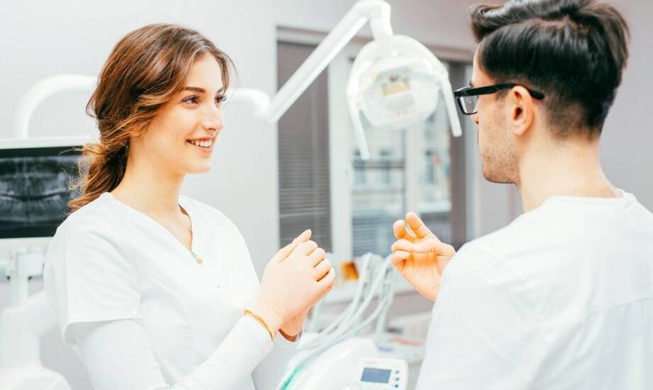 Aparaty ortodontyczne – kiedy warto rozważyć korektę zgryzu i jakie są opcje