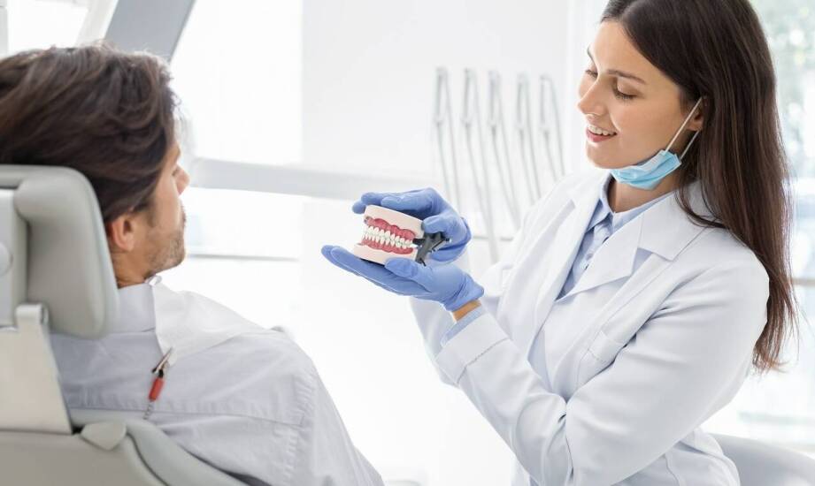 Protetyka stomatologiczna – jak przebiega proces odbudowy uzębienia?