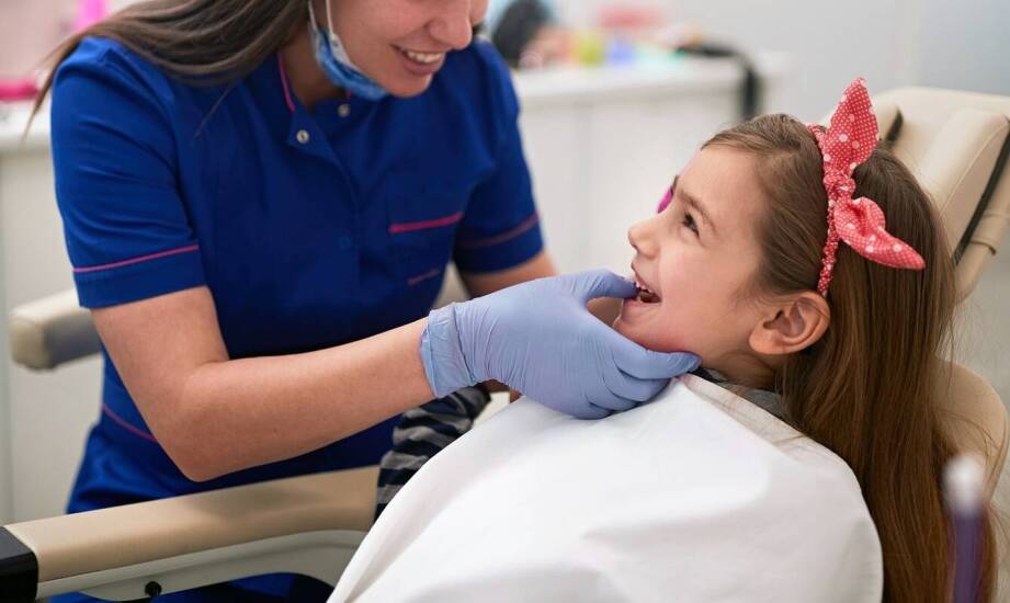 Jakie techniki znieczulenia są stosowane przez stomatologa dziecięcego?