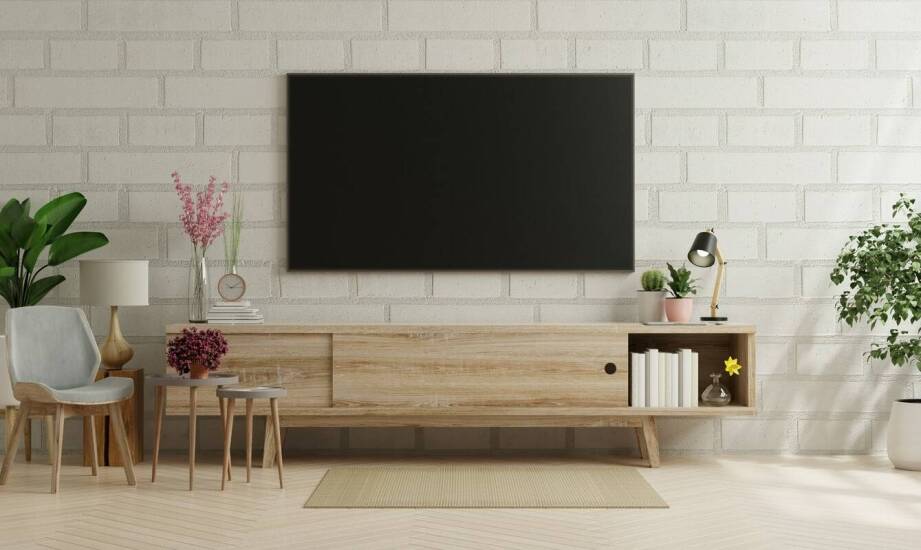 Komoda RTV drewniana – jak dobrać model pasujący do różnych stylów wnętrz