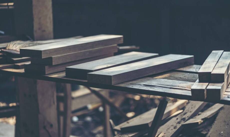 Stoły na indywidualne zamówienie – personalizacja i unikalny design wnętrza